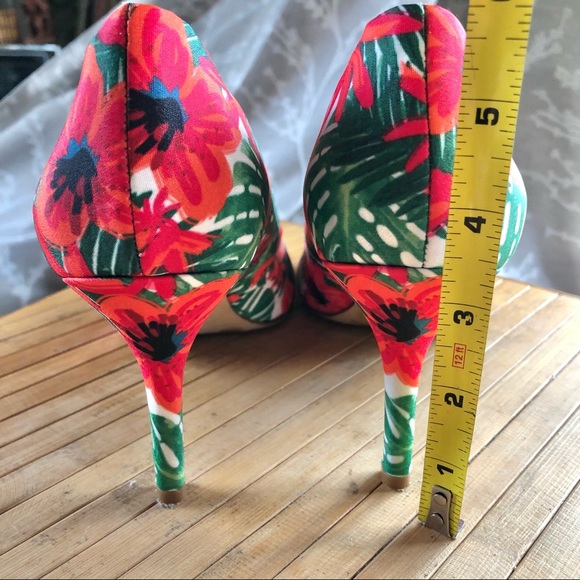 Tropical Tiki Floral Pumps 9.5M, Zitah5 by INC - Picture 8 of 9
